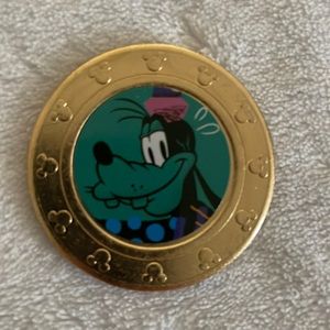 Frankford Goofy green background coin